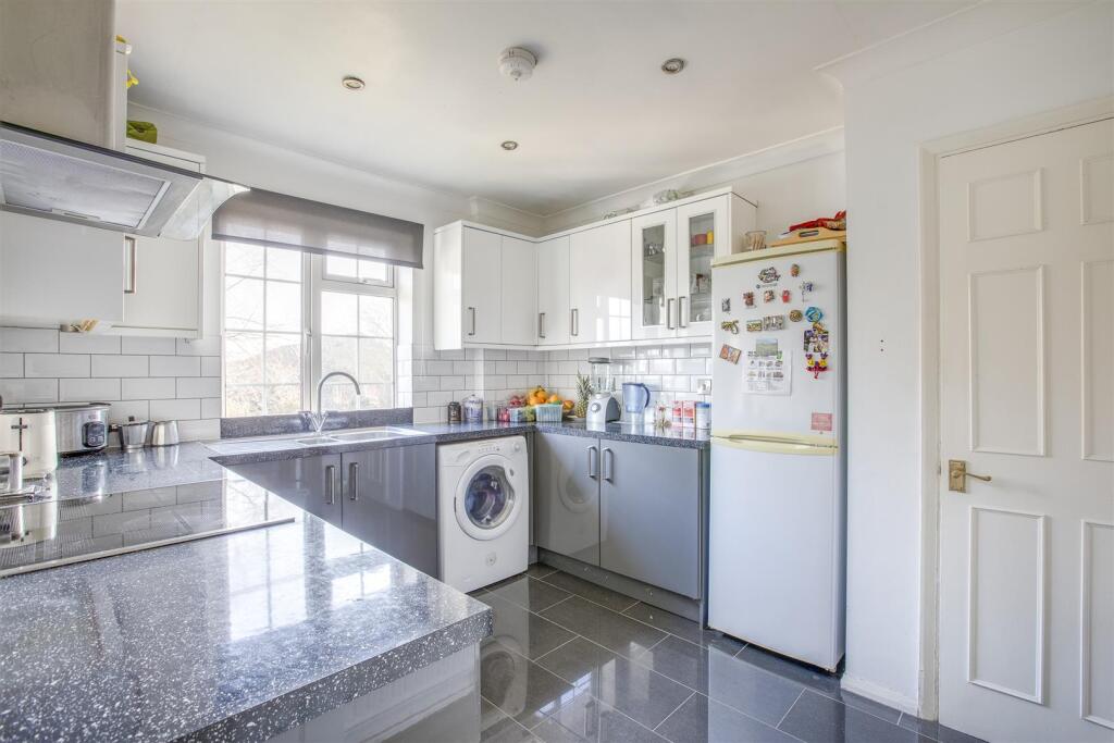 60A Mandeville Road, HP21 8AG-7.jpg