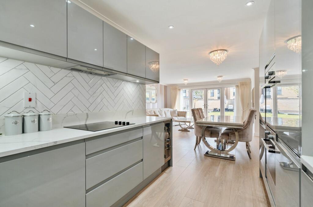 Kitchen / dining area