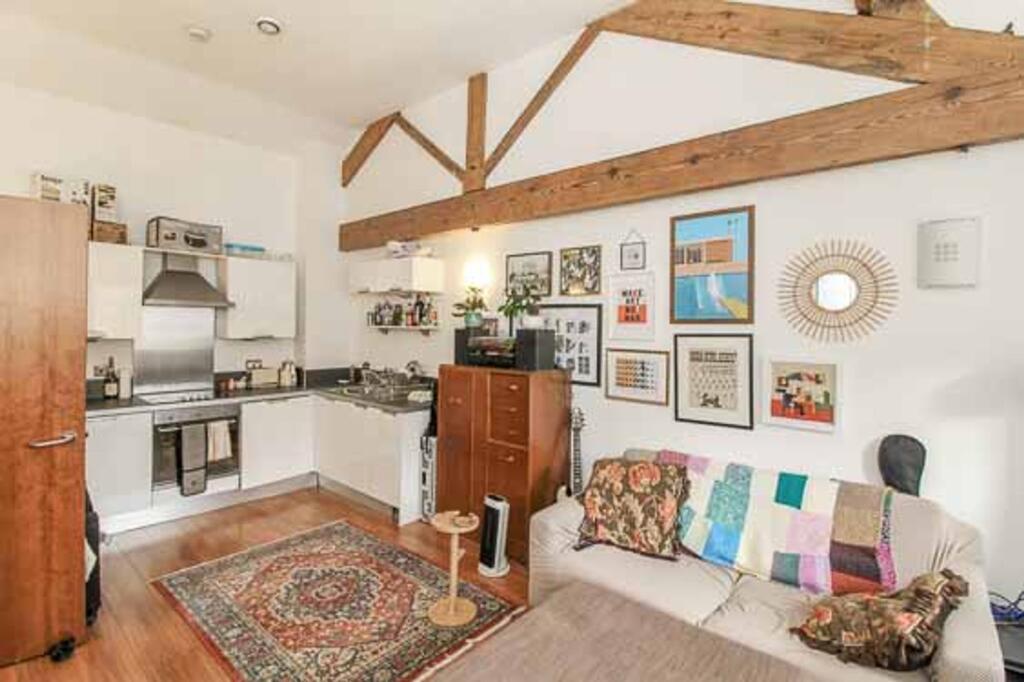 Lounge/ Kitchen