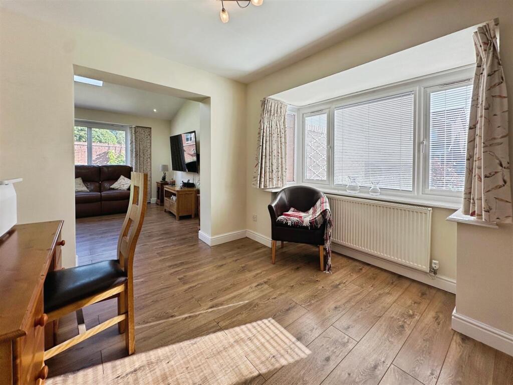 9b619085--4FC4-94CD-49B998D031C9-34028-00000BA4FB9