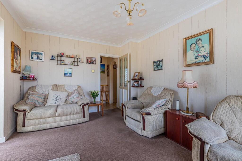 Wimbourne Crescent 14-36.jpg