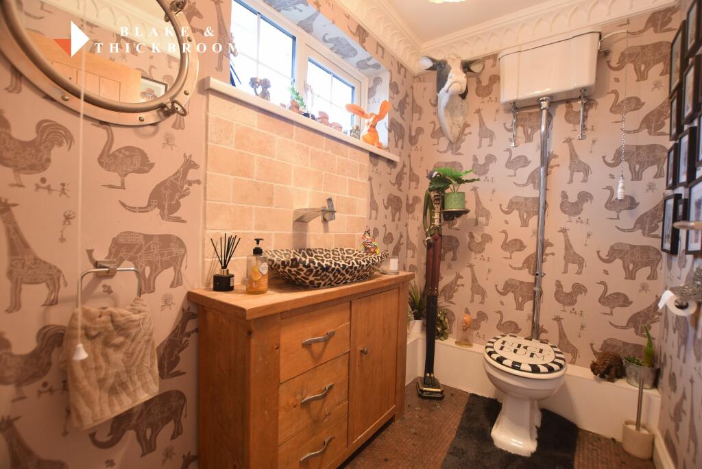 GROUND FLOOR CLOAKROOM