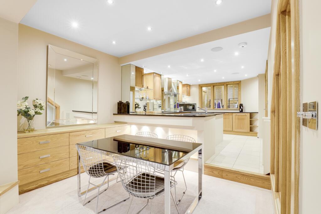 32 CASTLE B HARRY HIGH RES (26)