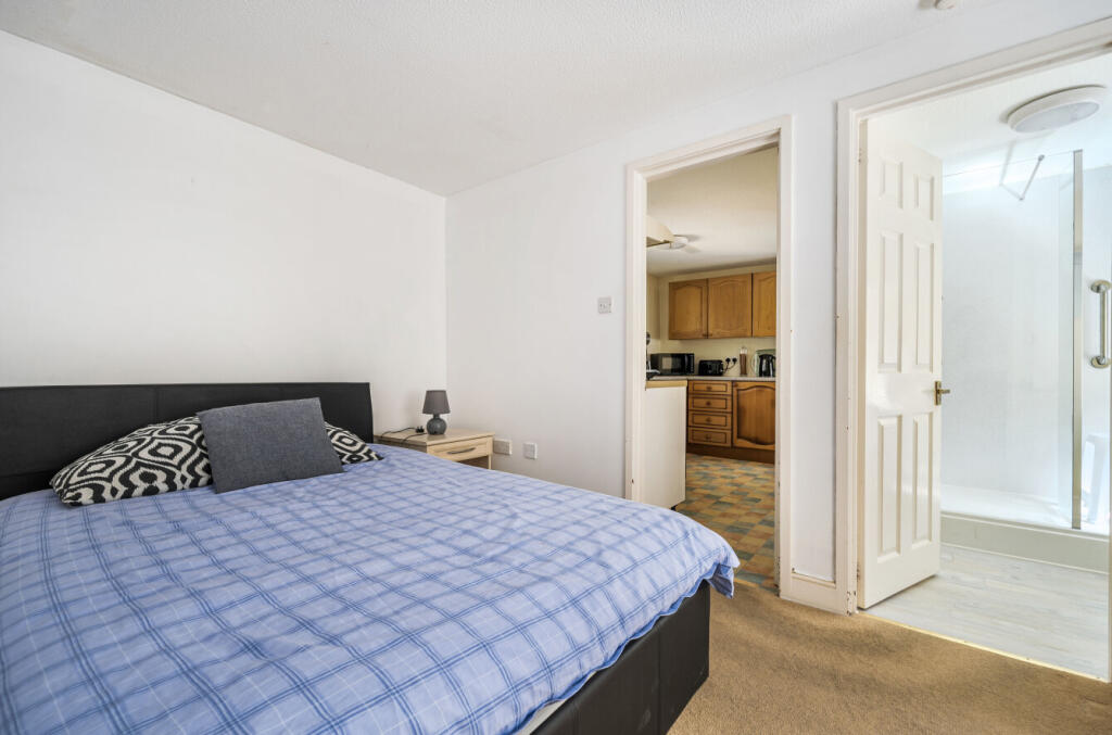 1297583-16-682f05...