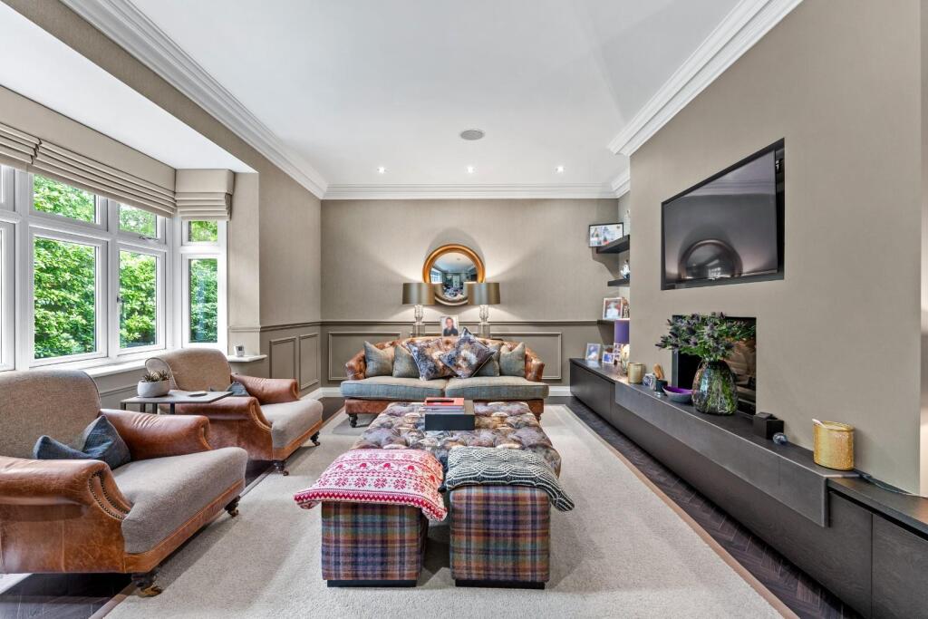 218 WOODFORD ROAD-42.jpg