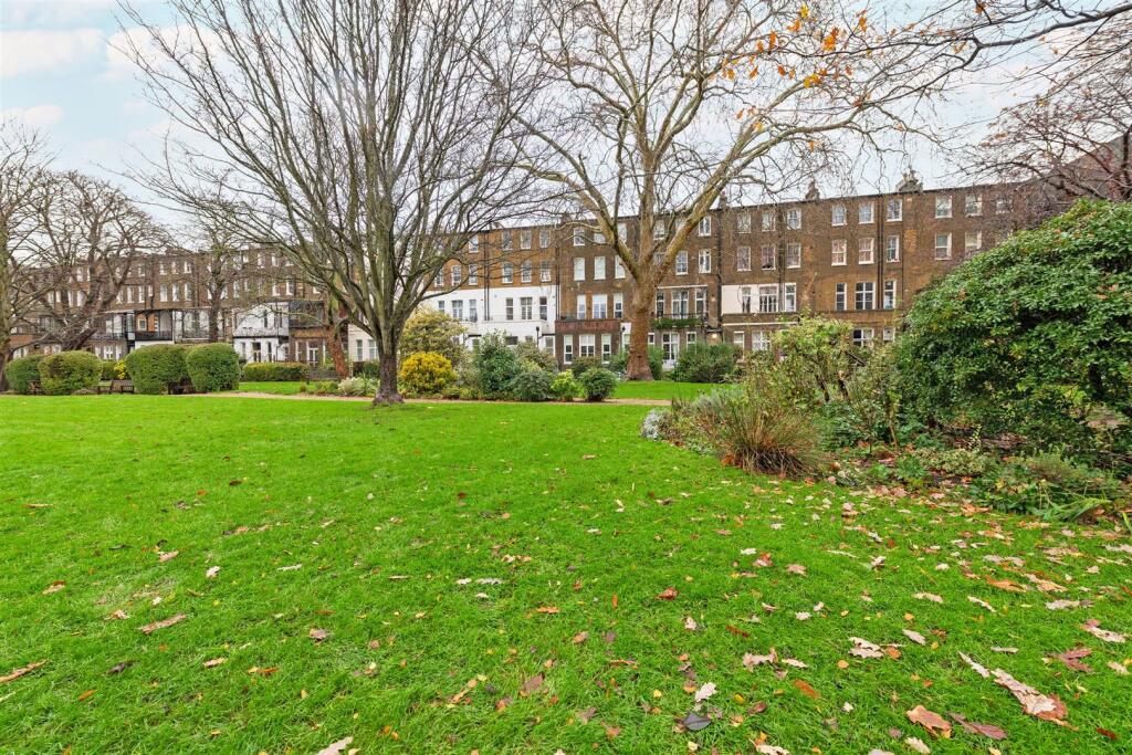 LGf 81 Warwick Rd Bath Gdns 3.jpg