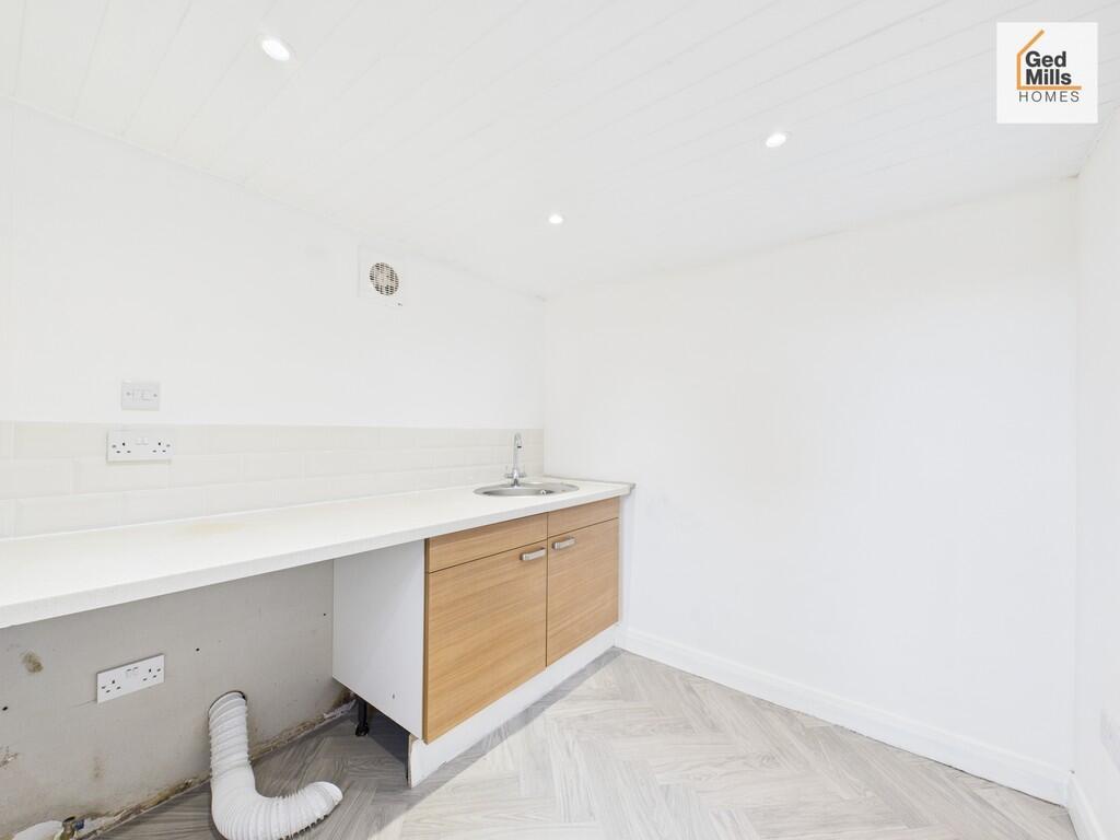 CAM02899G0-PR0064...