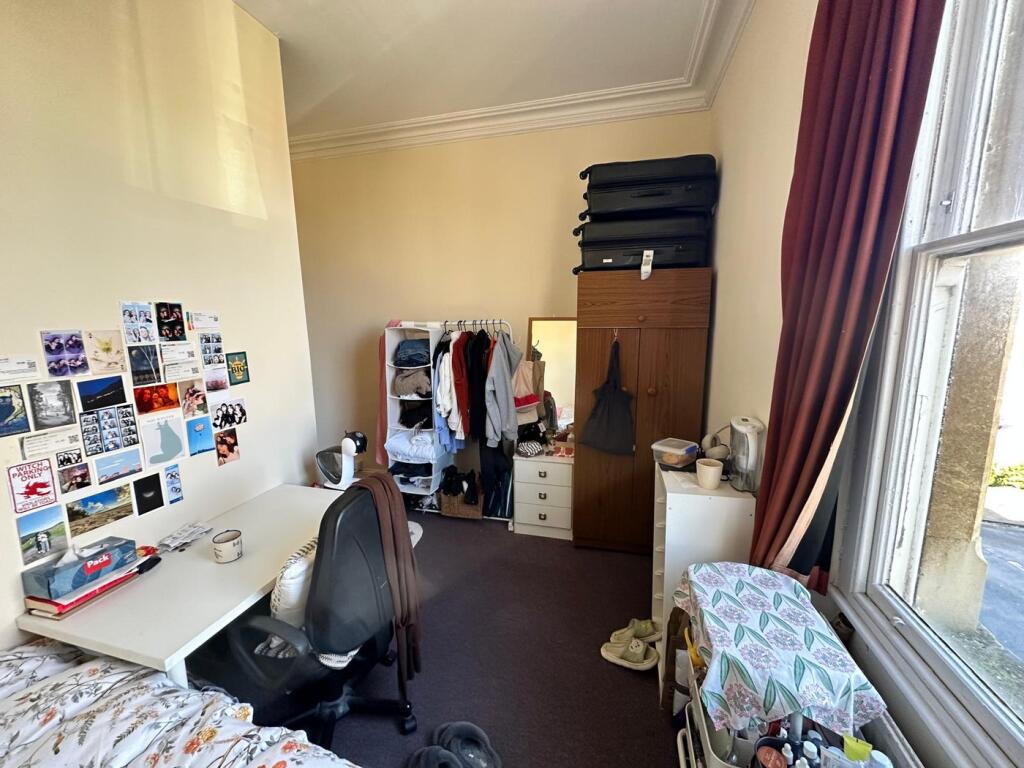 A cozy double bedroom featuring a comfortable b...