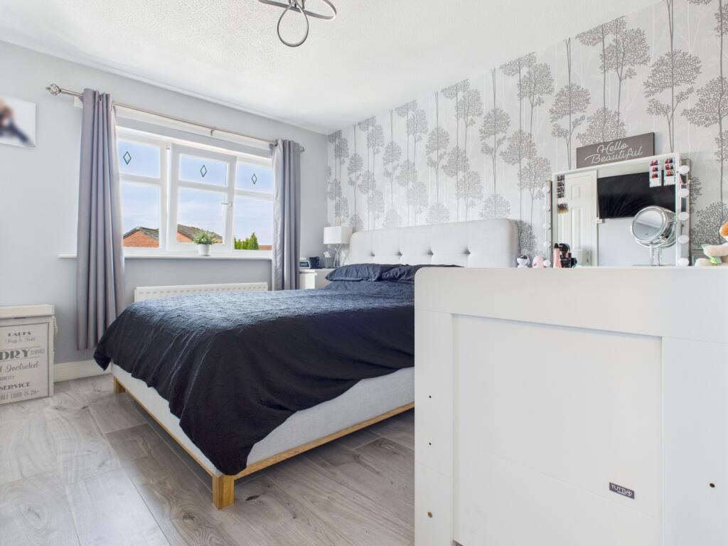 CAM03729G0-PR0116-STILL008