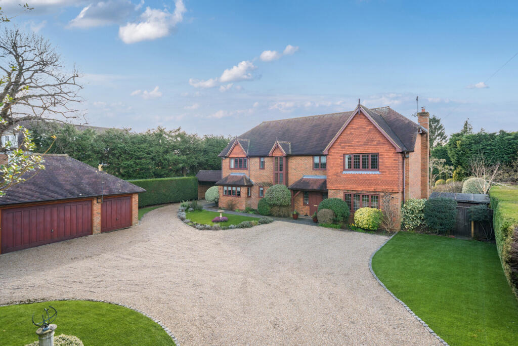 High Pine Close, Weybridge, KT13