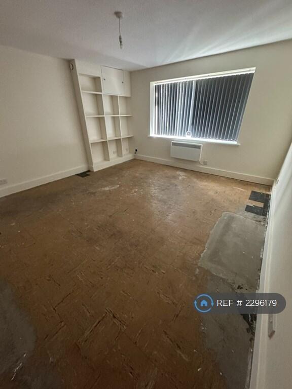 Living Room (New Carpet To Be Fitted)