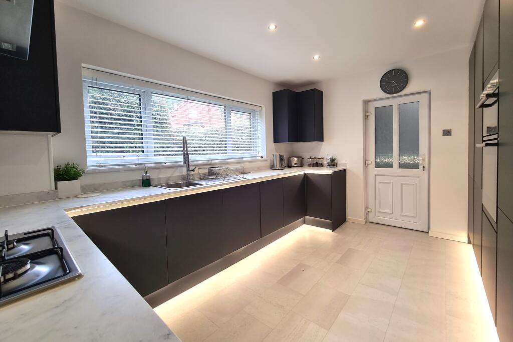 New High Specification Kitchen