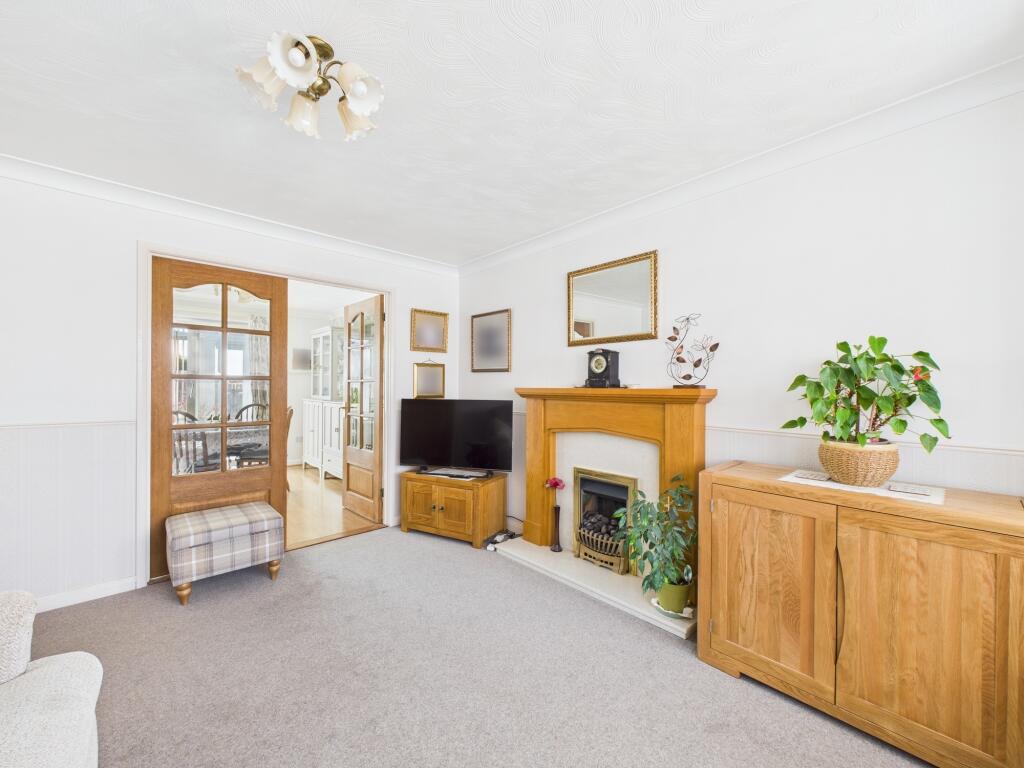 CAM04825G0-PR0006-STILL014