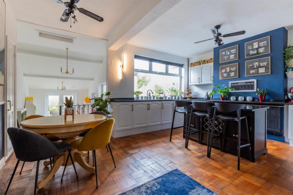 Ambleside Avenue 7-22.jpg