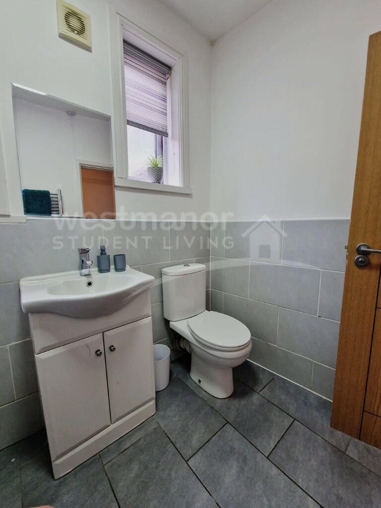BATHROOM 2
