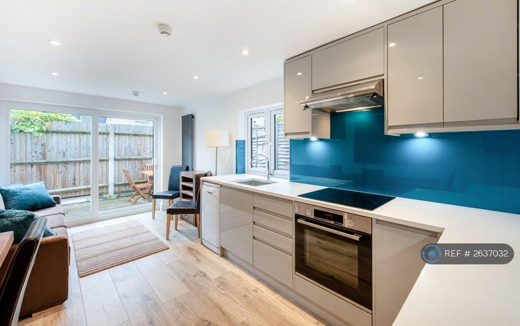 Kitchen / Living Area 