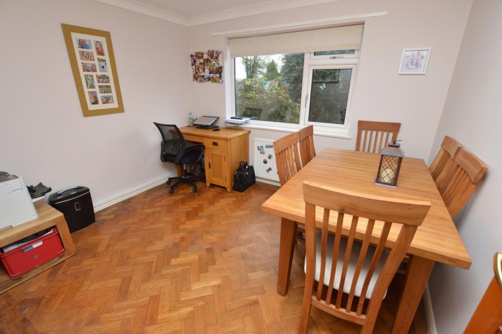 Dining Room/Bed 4