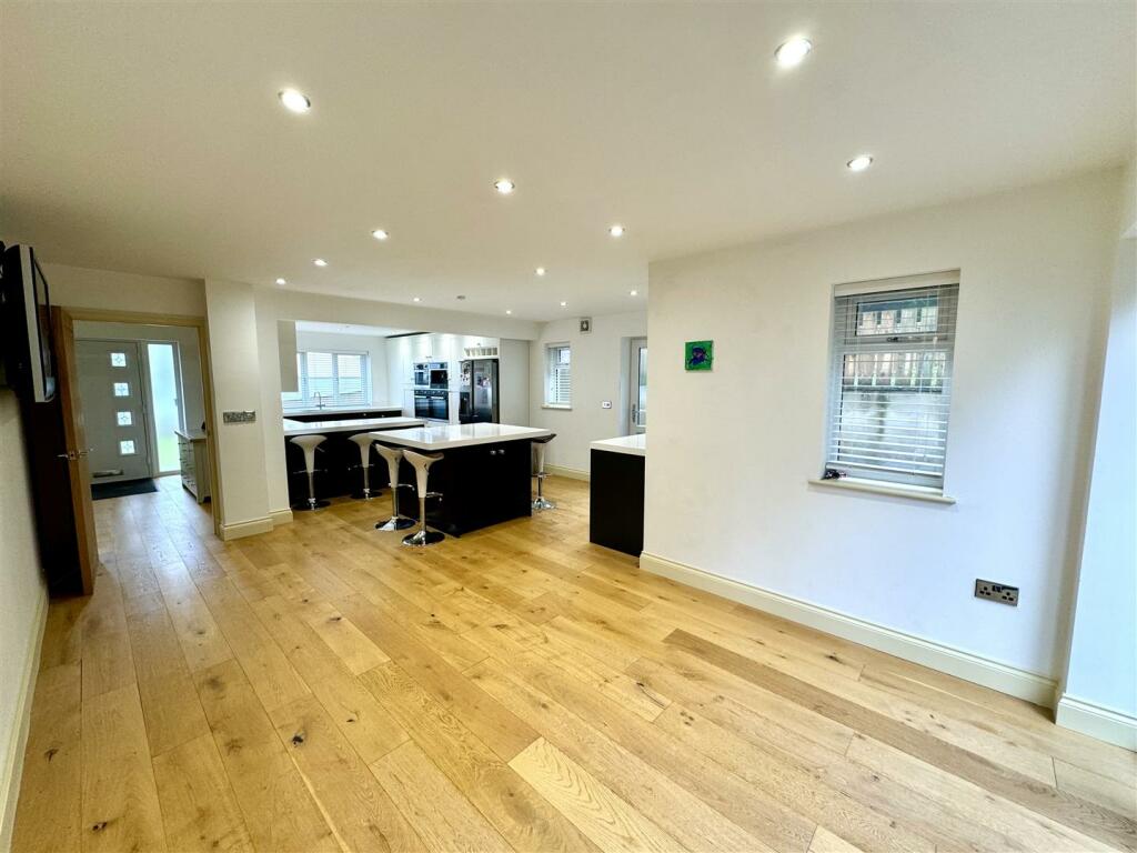 KITCHEN/DINING/FAMILY ROOM