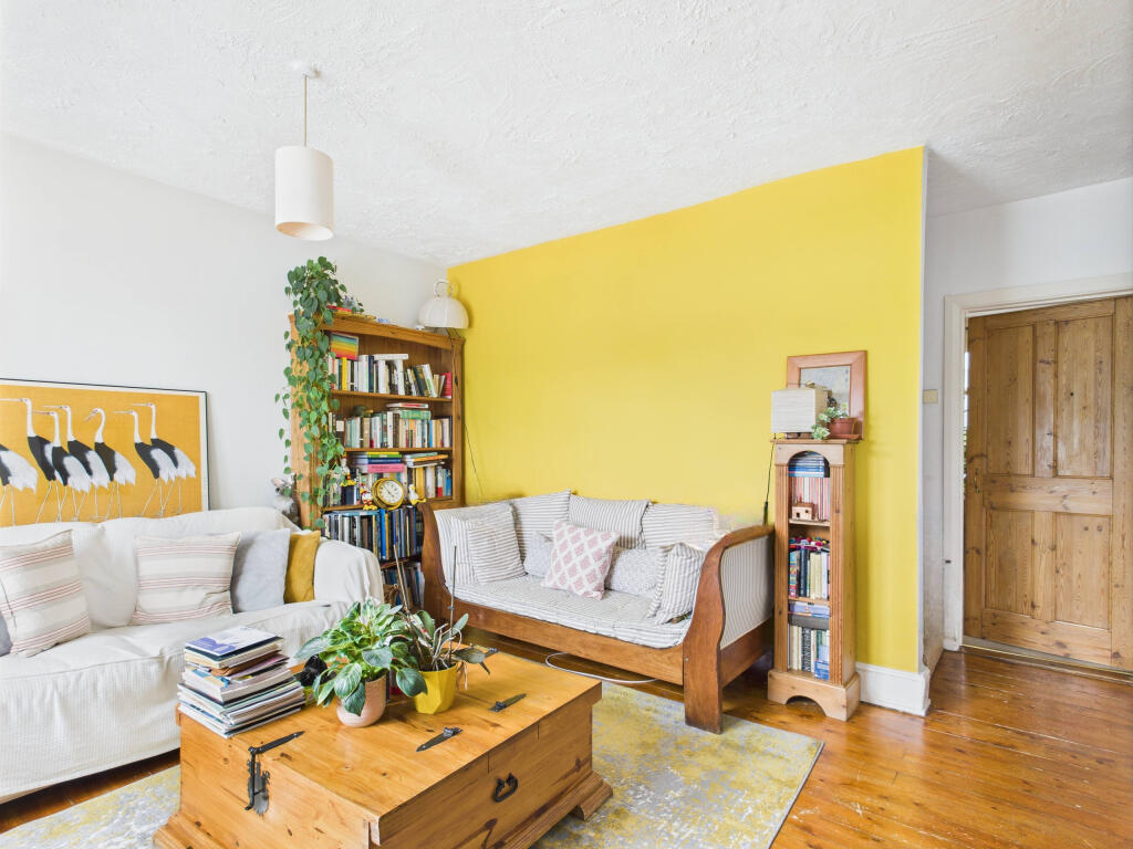 CAM01354G0-PR0569-STILL015