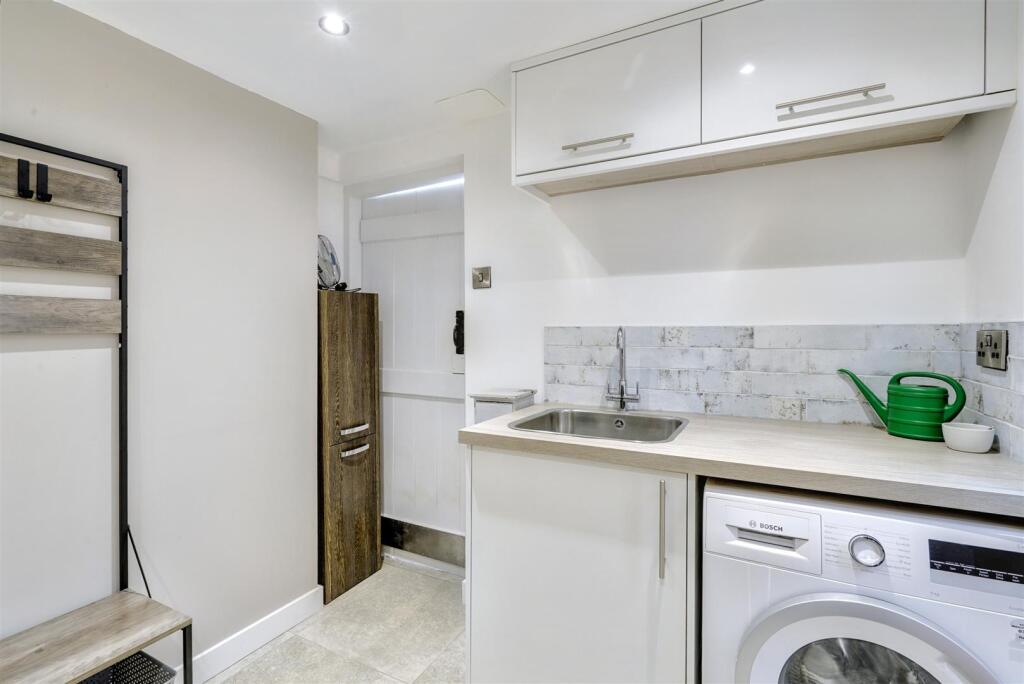 Utility Room 1_2.jpeg