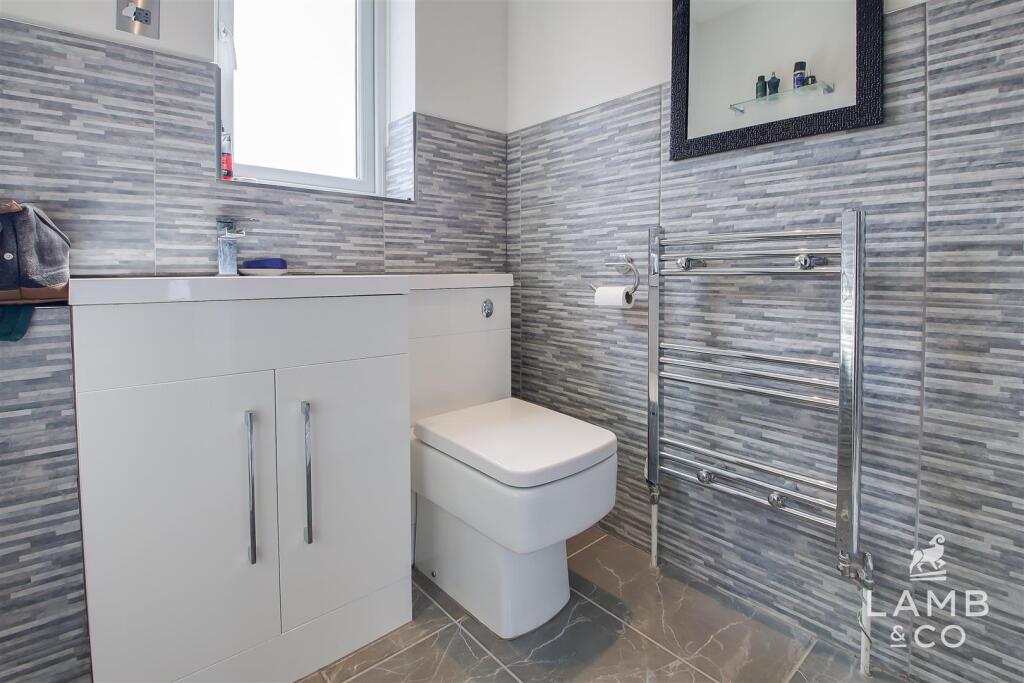 EN SUITE