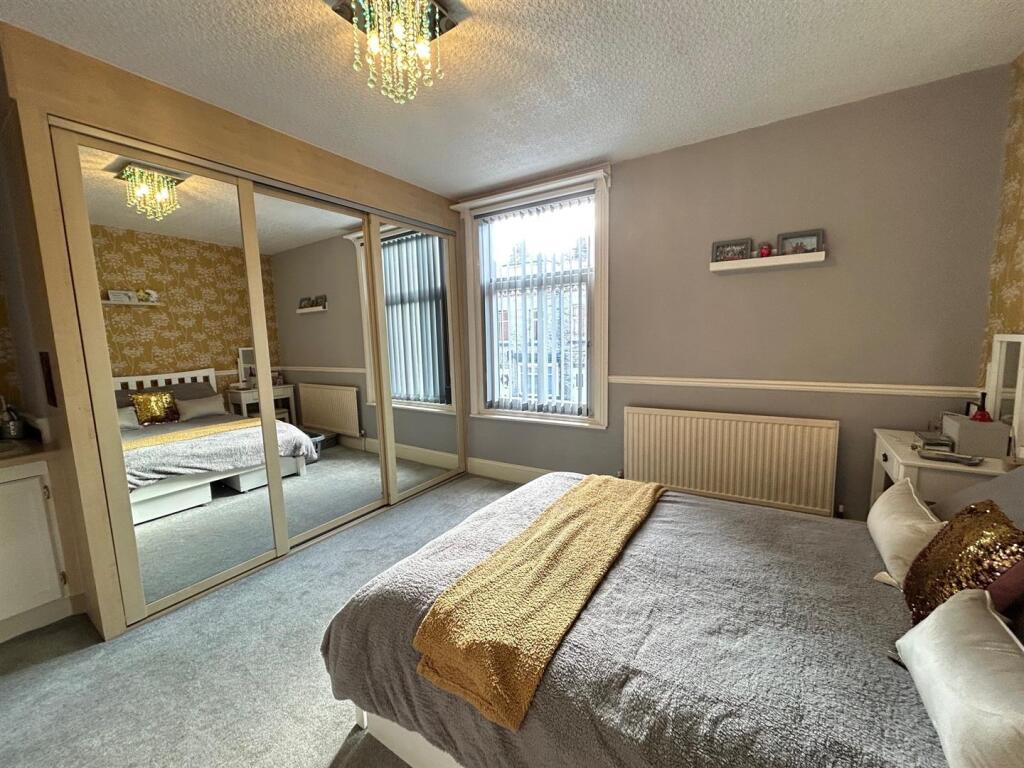 Bedroom 1.jpg