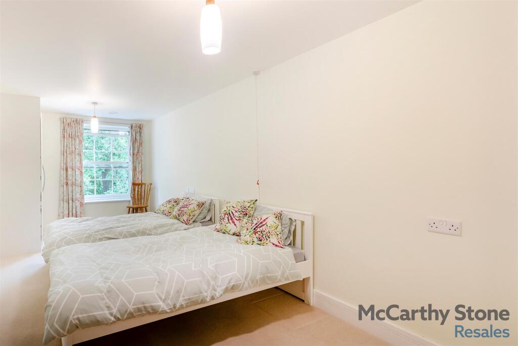 8657633-interior01.jpg