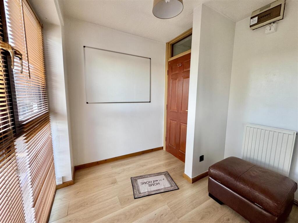 APARTMENT LOBBY