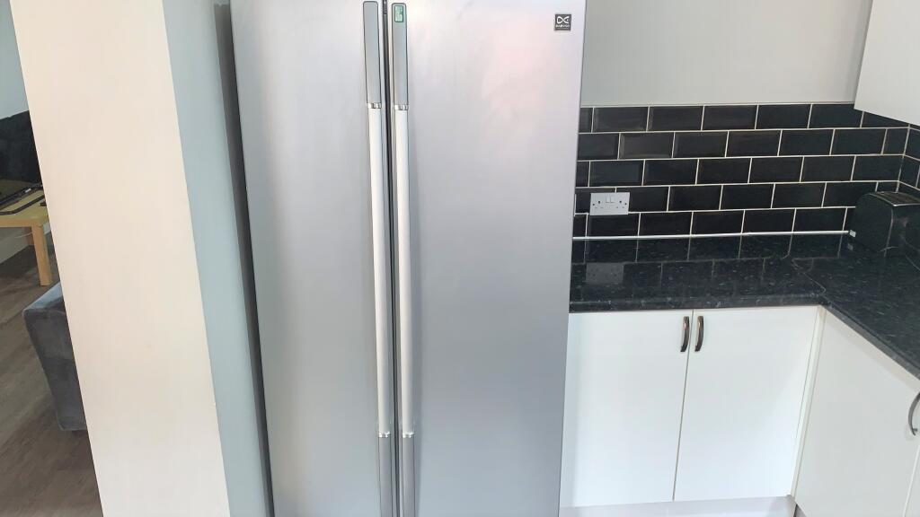 fridge 6 bed heaton