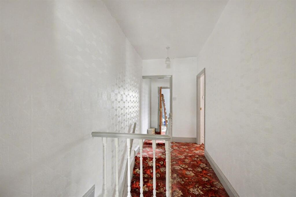 FIRST FLOOR LANDING