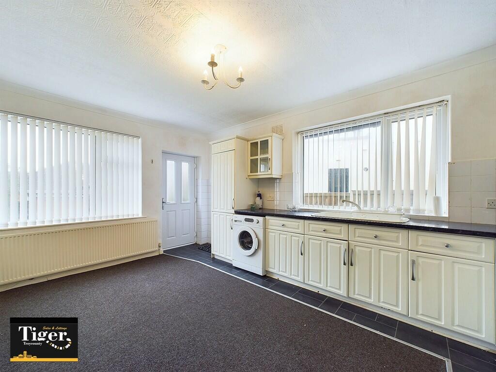 CAM02176G0-PR0356...