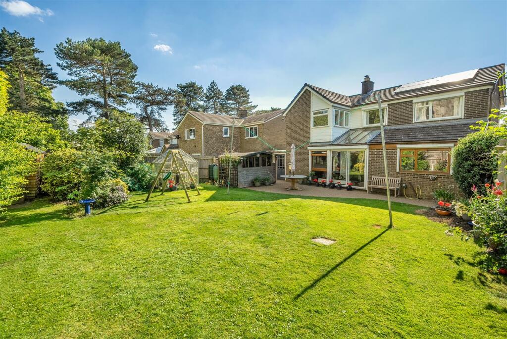 19 Manor Close, Roade