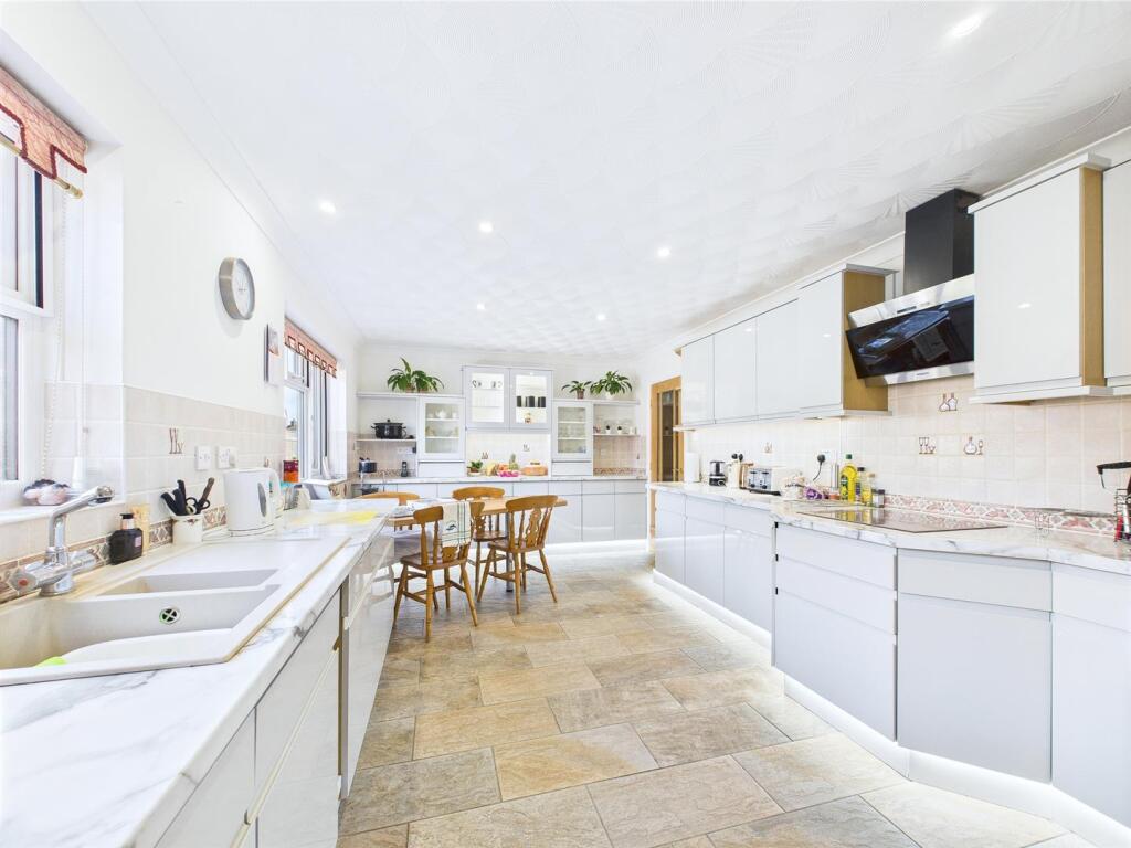 Kitchen/Dining Room
