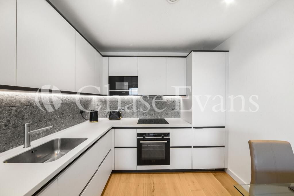 127 West Ealing, Wes