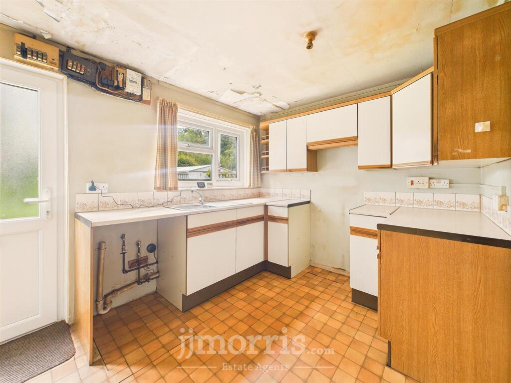 CAM02121G0-PR0160-STILL004.jpg