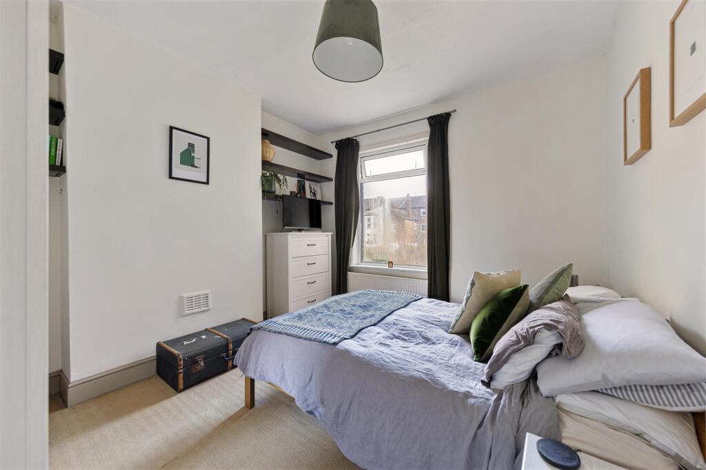 West Avenue Road, E17