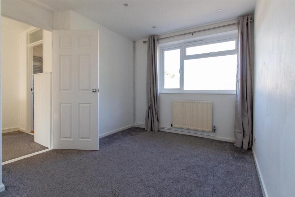 159 Hoblands - bed 2.jpg