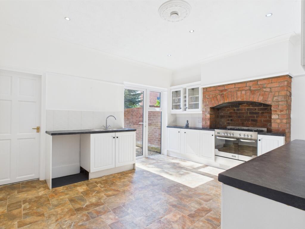 CAM04634G0-PR0039-STILL006