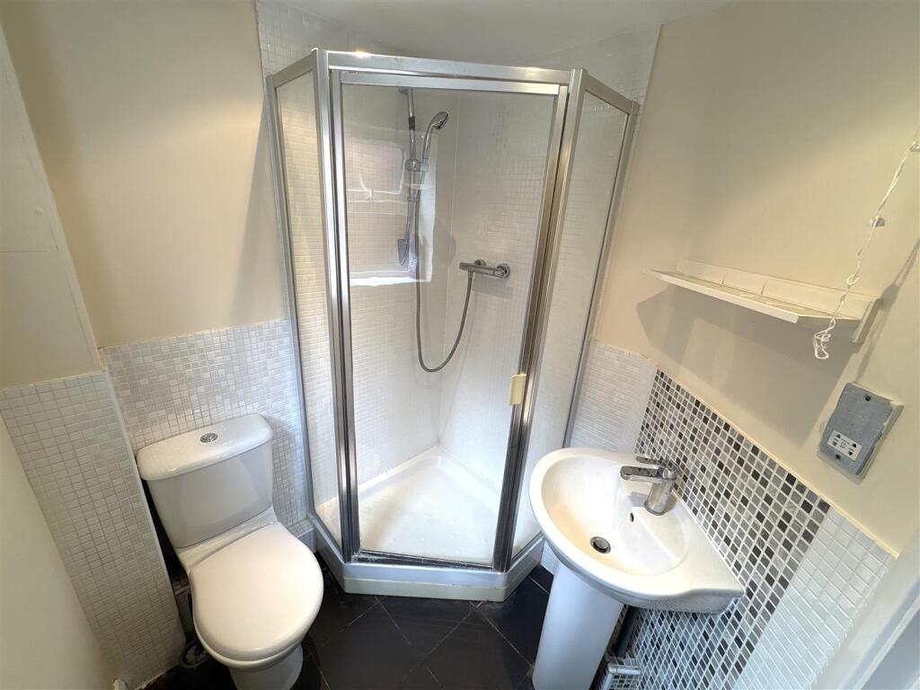 Shower room 2.JPG