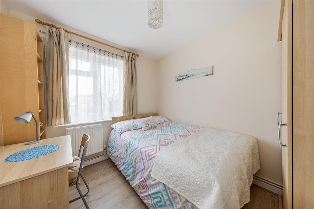 Bulwer Court Road E11