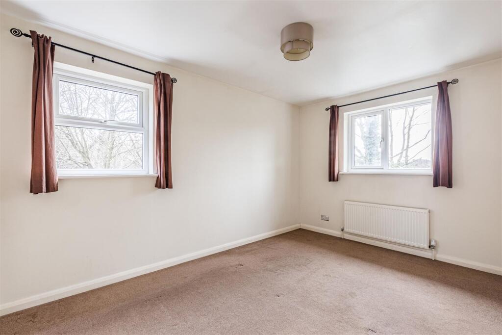 45 Viscount Gardens, KT14 6HE - 2.jpg