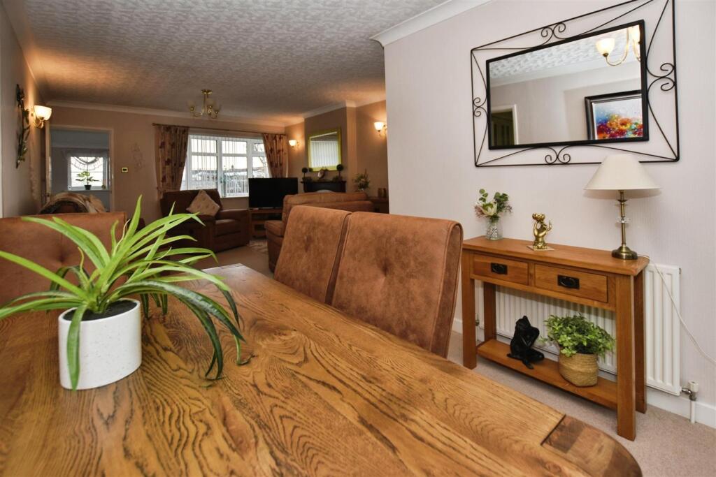 1f573b47-dining 20to 20lounge.JPG