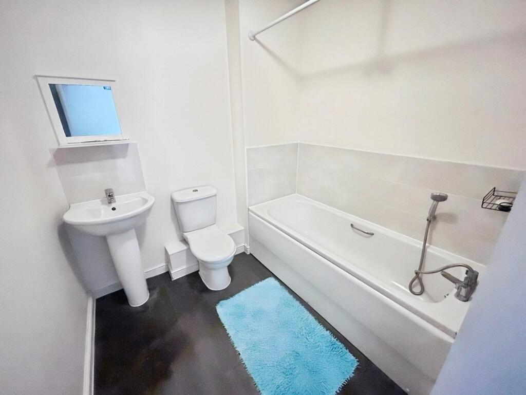 pbox-bathroom-347626.jpg