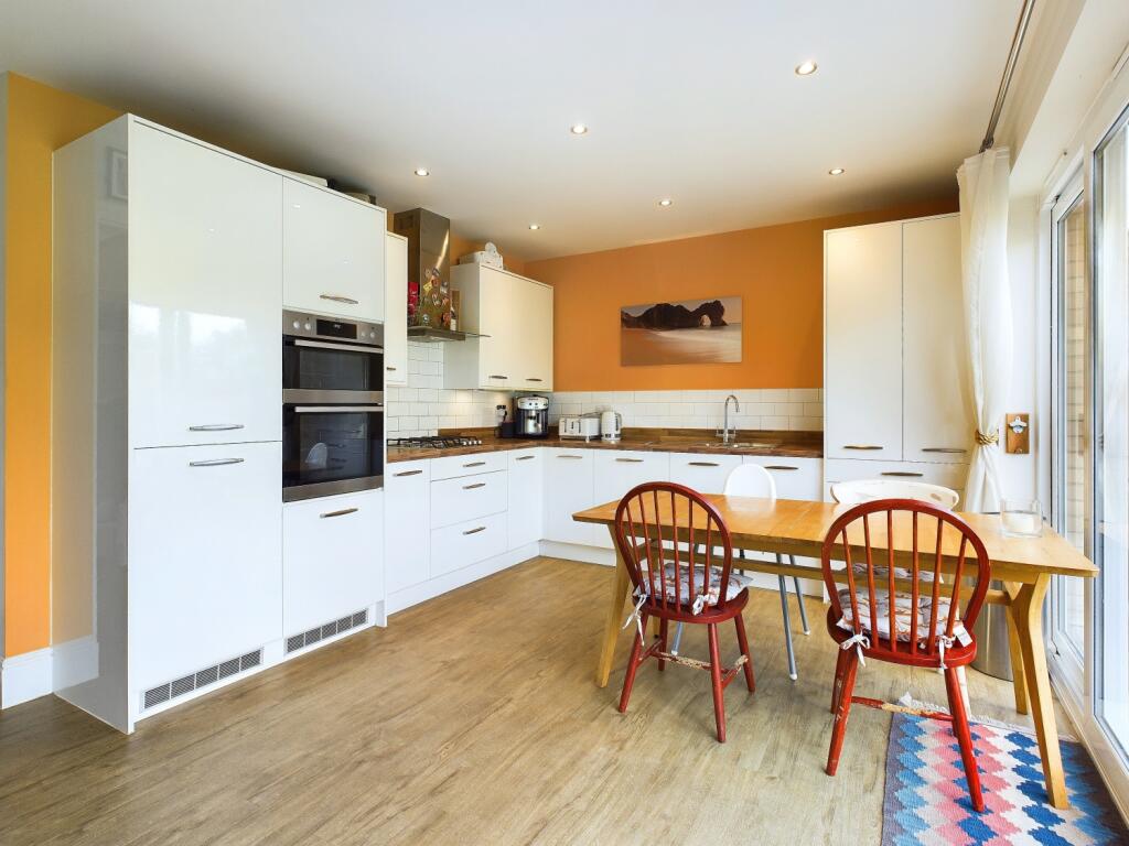 CAM03162G0-PR0171-STILL023