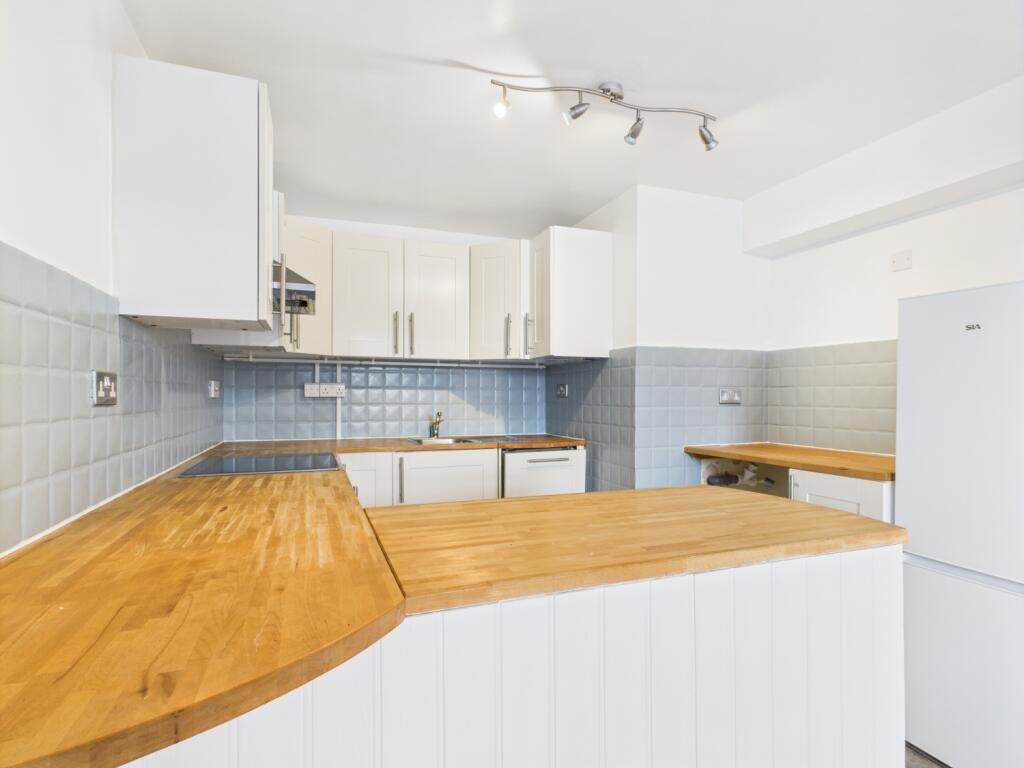 CAM01740G0-PR0412-STILL003