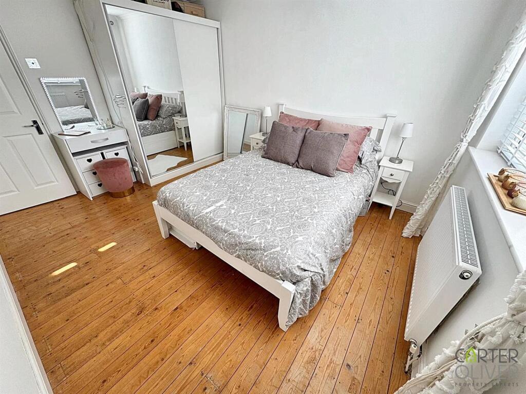 BEDROOM 2 (REAR)