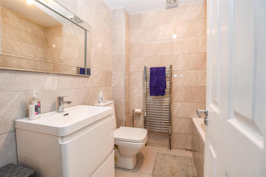 Bathroom 1.2.jpg