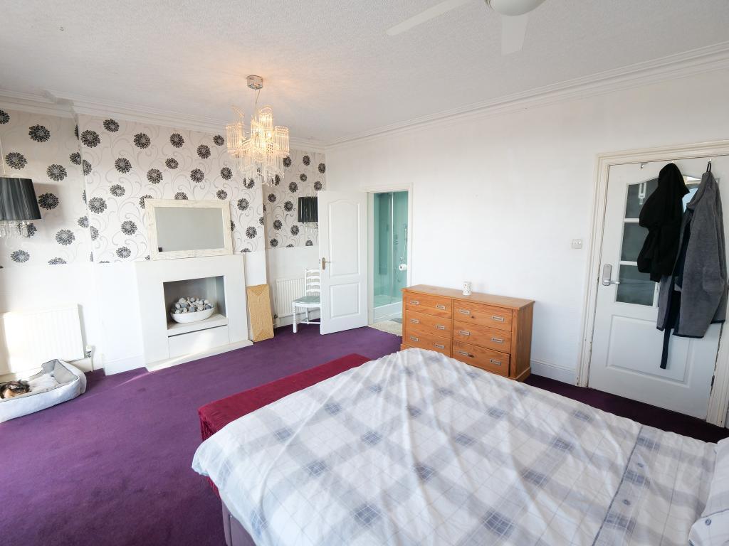 Master Bedroom Dual Aspect