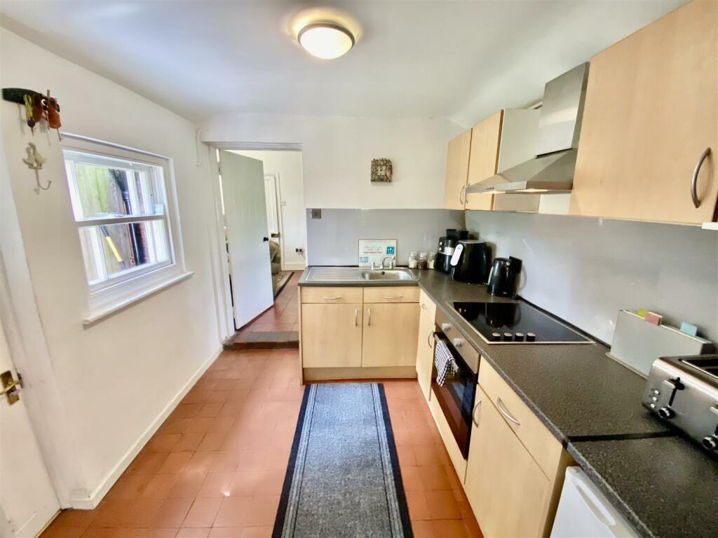 7482_33131884_IMG...