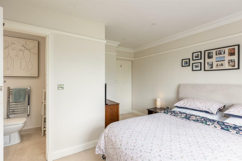 Ettington House Bedroom 1-3.jpg
